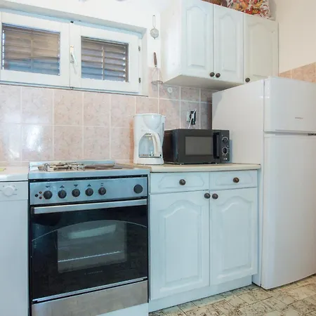 In Vinisce With Kitchen Prázdninový dům Voluja