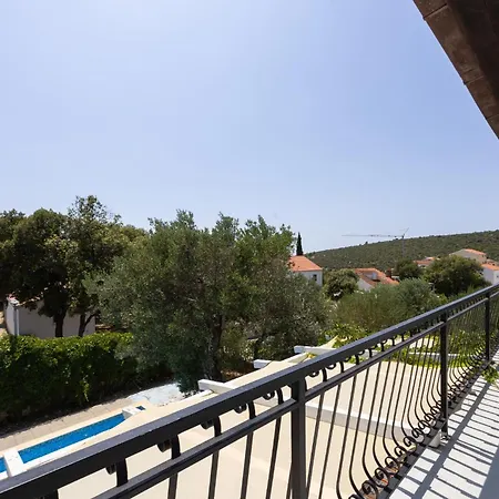 With Sea View I * Vinišće