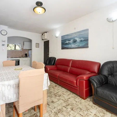 בית נופש With Sea View I